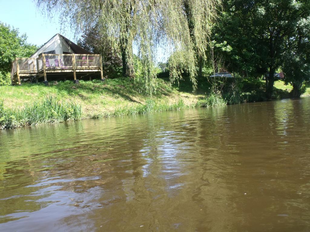 Отель Camping Des Ribieres Конфолан Экстерьер фото